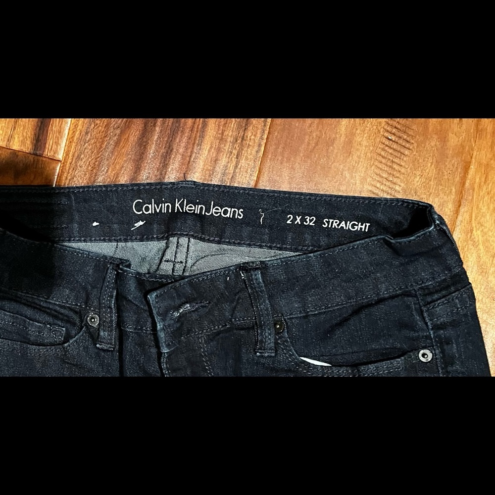 Womens Calvin Klein dark wash jeans 2x32